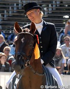 Ingrid Klimke & Damon Hill win the 6-yo qualifier