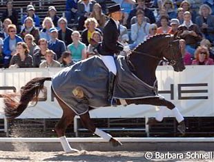 The unbearable lightness of being - Ingrid Klimke and Damon Hill fly!