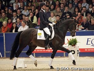 Hans Peter Minderhoud and Uptown win the 2006 KNHS/KWPN Stallion Competition :: Photo © Dirk Caremans