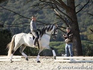 Cees Slings video taping Victor Alvarez on Cava Iles :: Photo © Mirjam Madiol