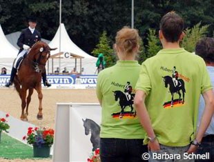 Hubertus Schmidt on Wansuele in the ring, his fans with Schmidt T-shirts are watching him