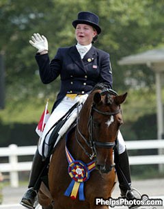 Pia Fortmuller and Donagna at the 2006 North American Young Riders Championships :: Photo © Mary Phelps
