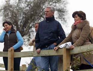 Trainer Jan Bemelmans watching the class