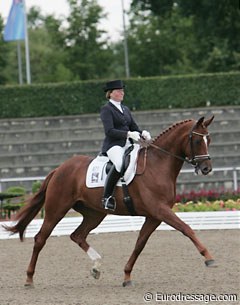 Miriam Henschke on Hof Kasselmann's Damenwahl at the 2006 World Young Horse Championships in Verden :: Photo © Astrid Appels