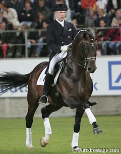 Oliver Oelrich on the Hanoverian stallion Laudabilis (by Lauries Crusador xx x Warkant)