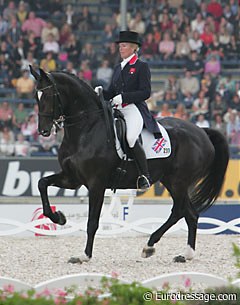 Sandy Phillips-Phlueger and Lara at the 2006 World Equestrian Games :: Photo © Astrid Appels