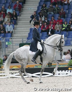 Carlos Lopez Porras and Nevado Santa Clara at the 2006 World Equestrian Games :: Photo © Astrid Appels