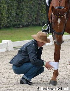 Hubertus Schmidt's wife Doris wrapping Wansuela Suerte