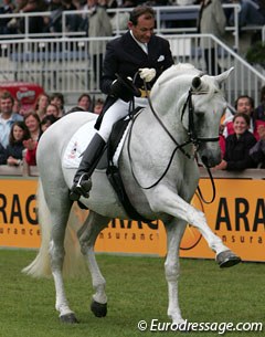 Rafael Soto and Invasor leaving the 2006 WEG Aachen show ring in Spanish walk