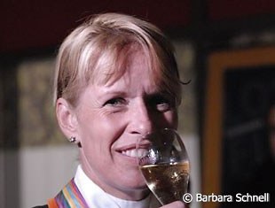 Anky van Grunsven drinking victory champagne after winning Kur gold :: Photo © Barbara Schnell