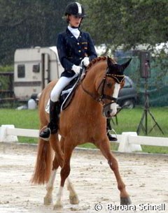 Louisa Luttgen on Dornik B