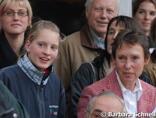 German national coach Conny Endres had lots of fun watching the pairs she'll be able to choose from in the next couple of years. Endres flanked by Carlotta Hassenburger