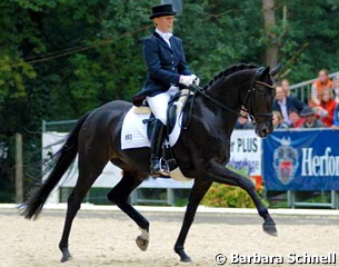 Bärbel Förster-Henrich and Samira at the 2007 Bundeschampionate :: Photo © Barbara Schnell