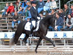 Geertje Hesse also presented the vice champion of the 4-year-old pony stallions Ghost (by Going Top)