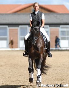 The Danish Christine Möller used to work at Gestüt Wiesenhof. Now she's riding Zenith, a five-year-old mare by Monteverdi