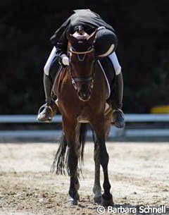 Emily Harris finishes her ride on Don Joshi