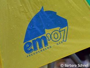 Umbrella with the 2007 European Pony Championship Logo on it :: Photo © Barbara Schnell
