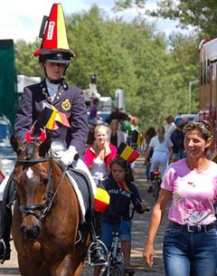 Julie van Olst on Haasendonck's Sultan accompanied by Gudrun Schlack