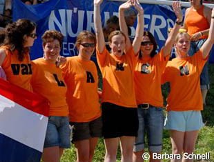 Big family with friends rooting for the Van Lanen sisters