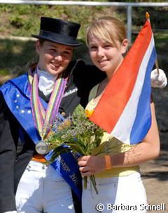 European Junior Kur Champion Chantal van Lanen with her sister Michelle, who won team gold as well :: Photo © Barbara Schnell
