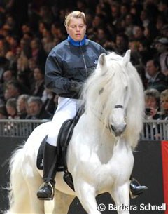 Sylvia Parduhn and her rare white Friesian Nero :: Photo © Barbara Schnell