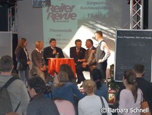 A panel session with Sabine Abt, veteran author Christiane Gohl, Jochen Schumacher, manager of the FN-approved "Freizeitreiterzentrum Reken", Christoph Hess, Klaus Balkenhol and host Volker Wiebels.