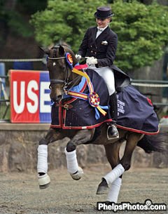 Kassie Barteau wins the 2007 U.S. Young Riders Championships in Gladstone :: Photo © Phelpsphotos.com