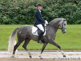 Annabel Frenzen won four tickets to Warendorf in Langenfeld with four ponies. Here you see Frenzen aboard Nip Tuck