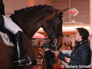 Isabell's groom Anna Kleniuk gives Apache a treat