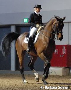 Isabell Werth schooling Apache in Munster