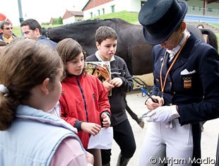 Beatriz signing autographs for the fans