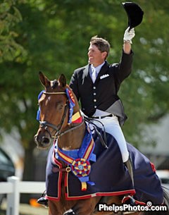 Chris Hickey and Cabana Boy, 2007 U.S. Young Horse Champions :: Photo © Mary Phelps