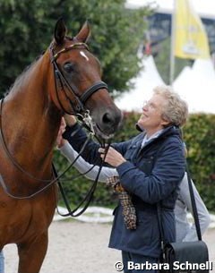 Madeleine Winter-Schulze holding her own Hanoverian gelding Satchmo