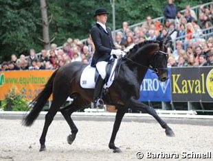 Steffen Frahm on Doug Leatherdale's Damsey (by Dressage Royal)