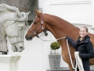 Astrid Gemal with Charmeur :: Photo © Ridehesten.com