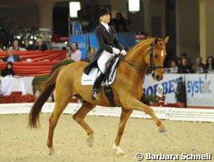 Nadine Capellmann and her Hanoverian gelding Elvis making progress under new-old trainer Balkenhol. Elvis was spirited and seems to be on a good way, but he made too many mistakes to score really high