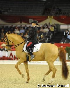 Valentina Truppa on Chablis. Nice pair but what happened to the stirrups (too long?)