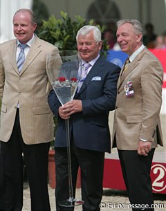 Show organizer Ullrich Kasselmann gets honoured for his hospitality