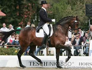 Australian Olympic hopeful Brett Parberry on Victory Salute. The horse has a superb piaffe and passage but is too stressed to come to a good performance. Tension from his mouth to his tail needs to be fixed first to get high marks.