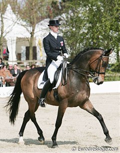What a difference with three years ago. At the 2005 European Championships, Rigoletto (by Rubinstein) was already a Danish team horse but the bay gelding has improved tremendously, gaining in strength. He is now a steady 70% scoring mount!