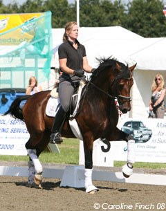 Janine Kerssenfischer on the Westfalian state stud sire Ehrendorf