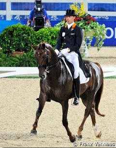 Hans Peter Minderhoud and Nadine in the Grand Prix at the 2008 Olympic Games :: Photo © Franz Venhaus
