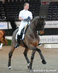 Isabell Werth schooling Satchmo at the 2008 CDI Stuttgart :: Photo © Barbara Schnell
