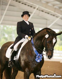 Shelly Francis and Dominion in the blue :: Photo © Mary Phelps