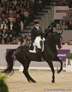 Kyra Kyrklund riding Max in a pirouette with one hand :: Photo © Astrid Appels
