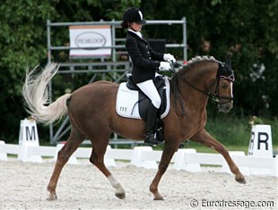 Alexandra Barbancon on Domino Dancing