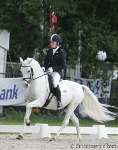 British Roberta Heyler on Bundeschampionate reserve champion Nanos.