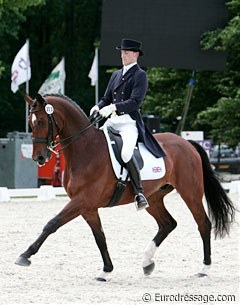 British Daryl Ware on the Westfalian Pompidou, owned by Sarah and Keith Wrigley.