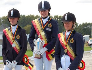 The pony podium at the 2008 Belgian Championships: Jorinde Verwimp, Julie van Olst, Noemie Goris