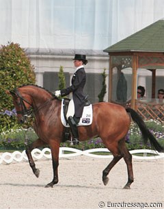 Australian Lyndal Oatley should have scored higher. Notwithstanding the glitches the judges marked her conservatively. Oatley's Potifar looks a bit numb in the mouth but he definitely has his highlights. He can do a lovely piaffe and passage.